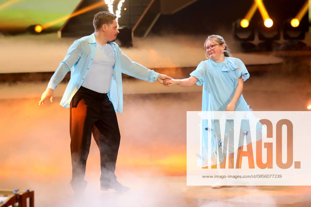 Lets Dance Show 9 in Cologne Gustav Schäfer dancing with his daughter Lotti at the 9 dance show of the 19 season of the RTL dance show Lets Dance at the Coloneum Cologne NRW Germany