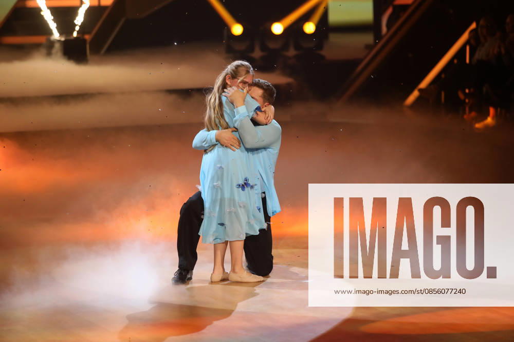 Lets Dance Show 9 in Cologne Gustav Schäfer dancing with his daughter Lotti at the 9 dance show of the 19 season of the RTL dance show Lets Dance at the Coloneum Cologne NRW Germany