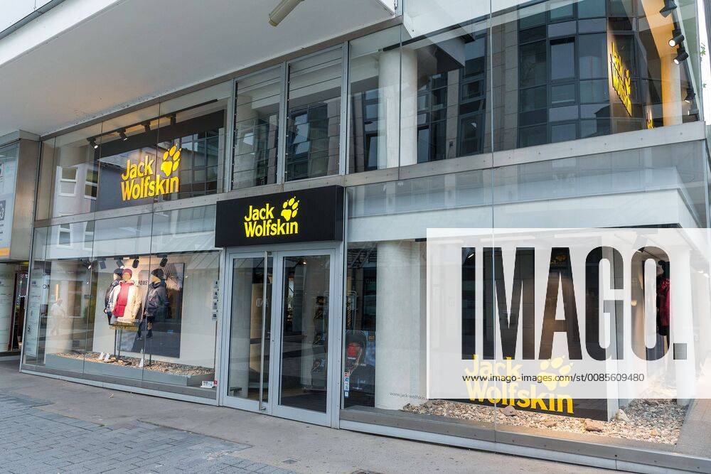 Bochum THEME PICTURE Business branches 21 09 2018 Branch of fashion chain Jack Wolfskin at THEMENBILD store 21 09 2018