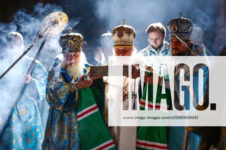 MOSCOW, RUSSIA – SEPTEMBER 21, 2018: Patriarch Kirill (C) of Moscow and all Russia welcomes relics of Saint Spyridon of Trimythous from Corfu, Greece, at the Christ the Saviour Cathedral. Valery Sharifulin TASS TS09124D