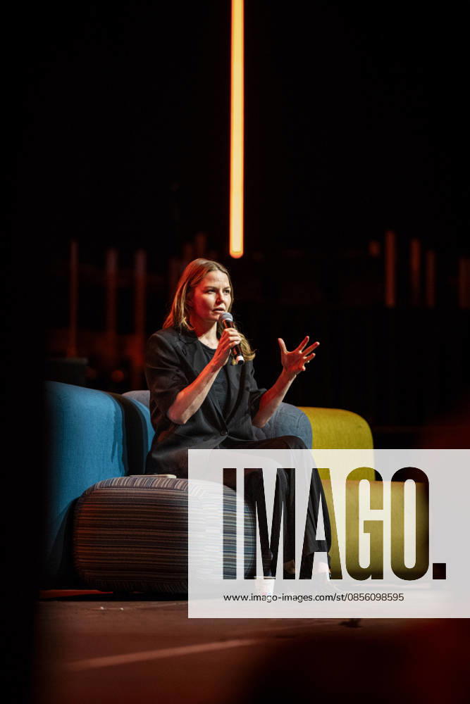 s-Hertogenbosch, Noord-Brabant, Netherlands: On May 9, 2026, Actor JENNIFER MORRISON, best known for roles in Once Upon a Time and House M.D., participates in a Q&A session at Comic Con Holland in s-Hertogenbosch, Netherlands. s-Hertogenbosch Netherlands - ZUMAp202 20260509_zip_p202_001