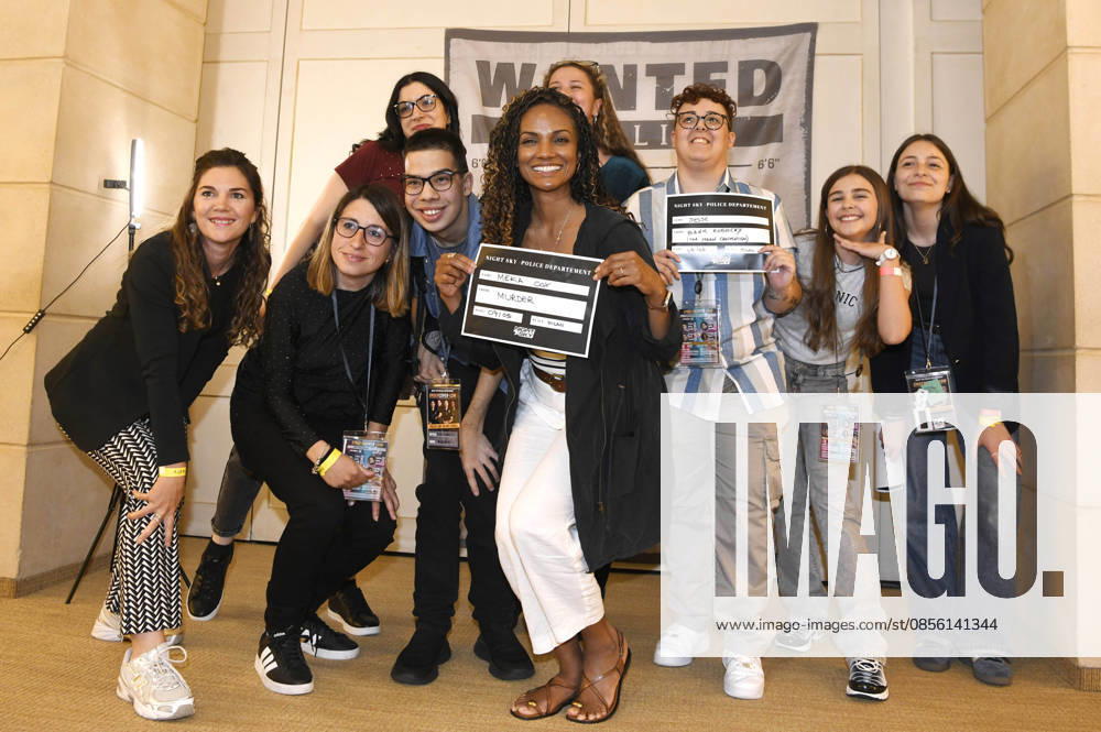 Mekia Cox with fans at the Night Sky Undercover Con 2026 at the Cosmo Hotel Palace Milan, 09 05 2026 Foto:xC.xNiehausx xFuturexImagex rookie_6560