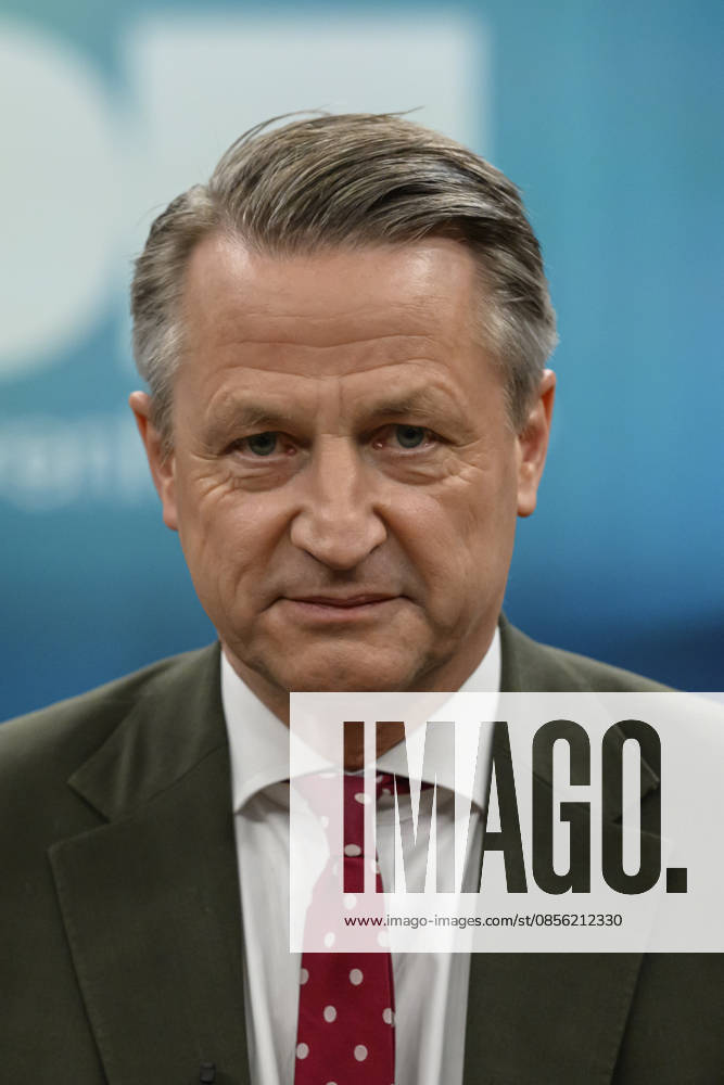 In the picture from l Nikolaus Blome, Head of Politics and Society RTL ntv, GER, Berlin, Studio, guest of Caren Miosga, Polittalk, TV, format, recording, Das Erste, from Adlershof at Studio 20, topic How does the SPD want to regain trust, Ms. Schwesig 10 05 2026