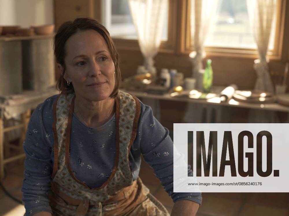 THE SENIOR, Mary Stuart Masterson, 2023. Angel Studios courtesy Everett CollectionMCDSENI EC019 PUBLICATIONXNOTxINxCANxCHNxFRAxITAxJPNxNORxPOLxRUSxESPxUKxUSA