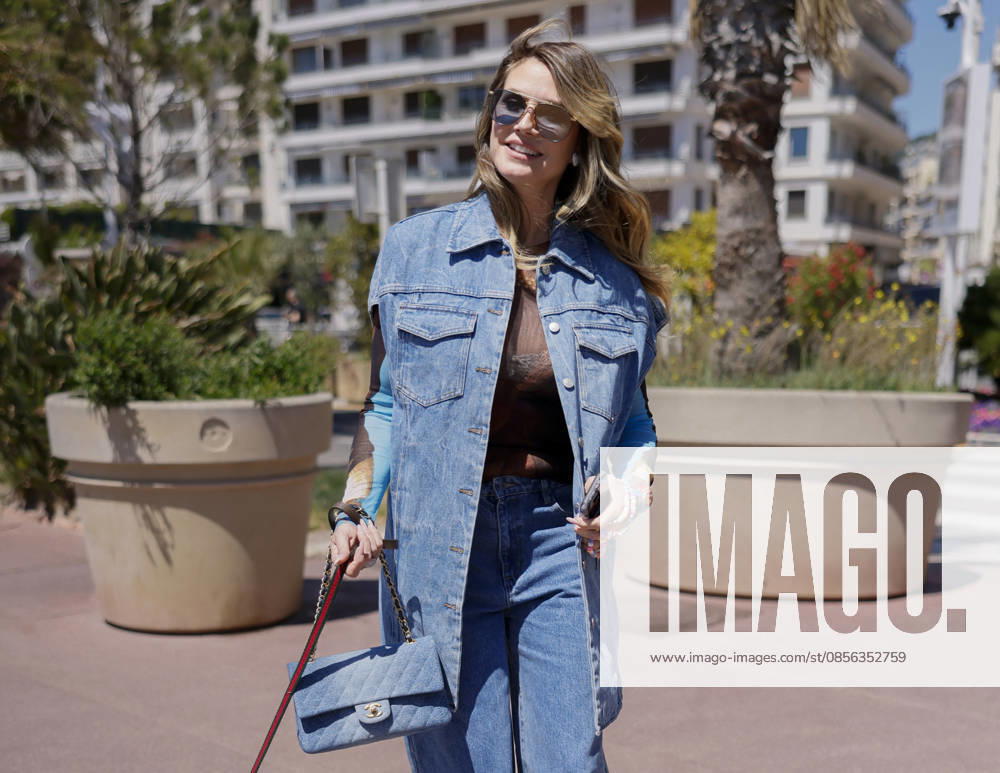 Cannes Heidi Klum Exits Martinez MP Cannes, France- May 12: Heidi Klum arrives to Hotel Martinez beach restaurant during 79th Festival of Cannes, on May 12, 2026 in Cannes, France. Photo by Marco Piovanotto ABACAPRESS:COM Cannes France