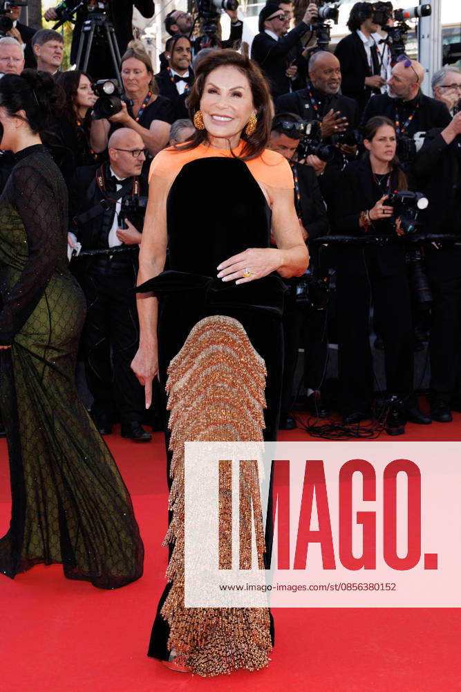 Mouna Ayoub Montée des marches du film La vénus électrique pour la cérémonie douverture du 79ème Festival International du Film de Cannes, le 12 mai 2026 Jacovides Moreau Bestimage Red carpet for The electric kiss during the 79th Cannes International Film Festival Opening ceremony on May 12, 2026 Cannes France