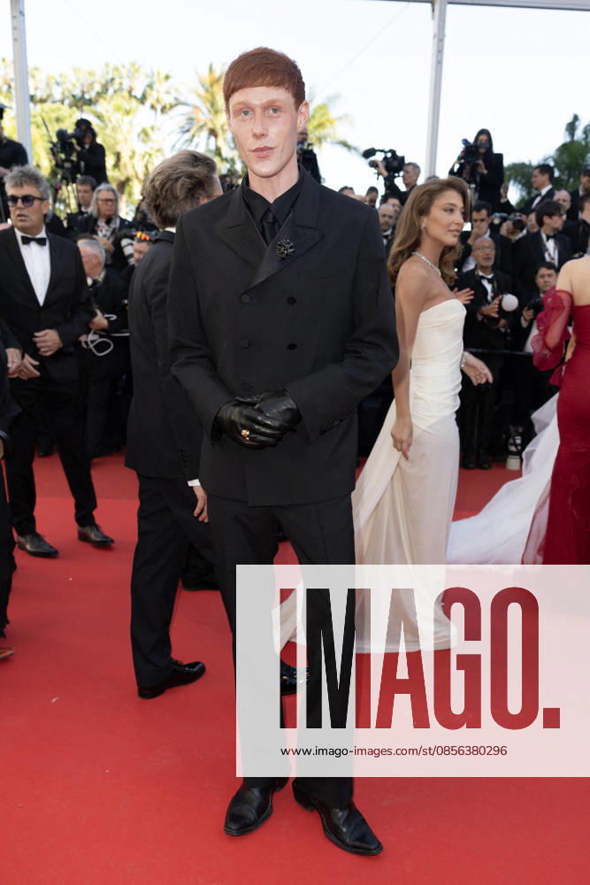 Pierre Painchaud Montée des marches du film La vénus électrique pour la cérémonie douverture du 79ème Festival International du Film de Cannes, le 12 mai 2026 Olivier Borde Bestimage Red carpet for The electric kiss during the 79th Cannes International Film Festival Opening ceremony on May 12, 2026 Cannes France