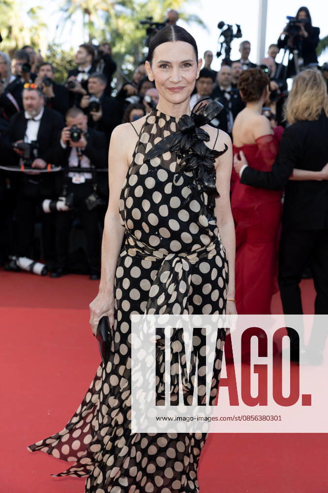 Géraldine Pailhas Montée des marches du film La vénus électrique pour la cérémonie douverture du 79ème Festival International du Film de Cannes, le 12 mai 2026 Olivier Borde Bestimage Red carpet for The electric kiss during the 79th Cannes International Film Festival Opening ceremony on May 12, 2026 Cannes France