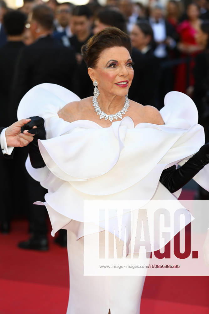 Cannes, Cote D azur, France: JOAN COLLINS during the red carpet for the premiere screening of THE ELECTRIC KISS at the 79th Annual Cannes Film Festival at Palais des Festivals in Cannes, France Cannes France - ZUMAc179 20260512_zep_c179_083