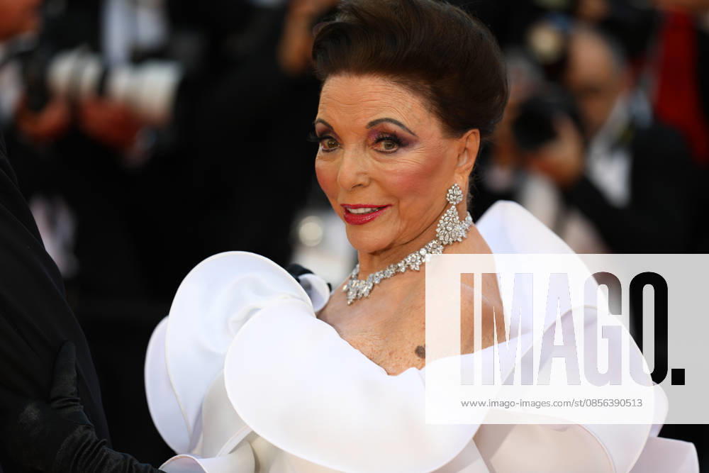 Cannes, Cote D azur, France: JOAN COLLINS during the red carpet for the premiere screening of THE ELECTRIC KISS at the 79th Annual Cannes Film Festival at Palais des Festivals in Cannes, France Cannes France - ZUMAc179 20260512_zep_c179_112