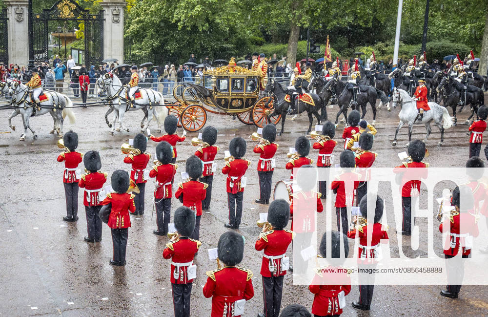 London, UK. King Charles III and Queen Camilla ride The Irish State Coach on The Mall to The Palace of Westminster for the State Opening of Parliament. Today marks the formal start of the parliamentary year and sets out the government s agenda for the 2026-27 session, outlining proposed policies and legislation. London UK - ZUMAl94_ 20260513_zaf_l94_003