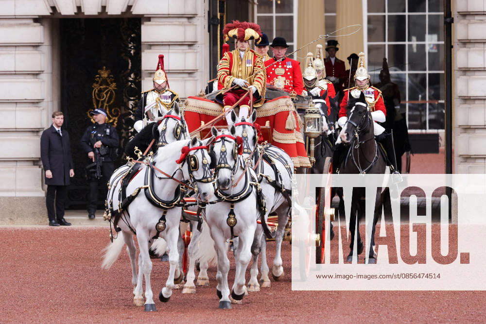London, UK. KING CHARLES III and QUEEN CAMILLA depart Buckingham Palace in the Diamond Jubilee State Coach to House of Lords in Westminster in London for The State Opening of Parliament and The Kingâ€⠢s Speech. The Kingâ€⠢s Speech marks the formal start of the parliamentary year and sets out the government s agenda for the 2026-27 session. London UK - ZUMAl94_ 20260513_zaf_l94_029
