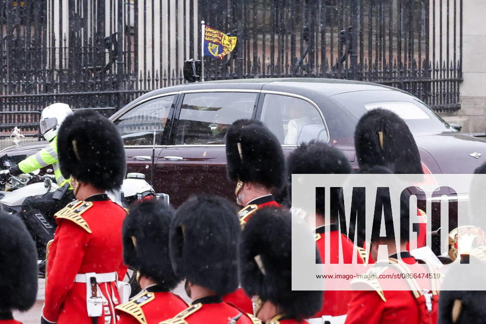 London, UK. KING CHARLES III and QUEEN CAMILLA arrive at Buckingham Palace in London ahead of The State Opening of Parliament and The Kings Speech. The Kings Speech marks the formal start of the parliamentary year and sets out the government s agenda for the 2026-27 session. London UK - ZUMAl94_ 20260513_zaf_l94_033