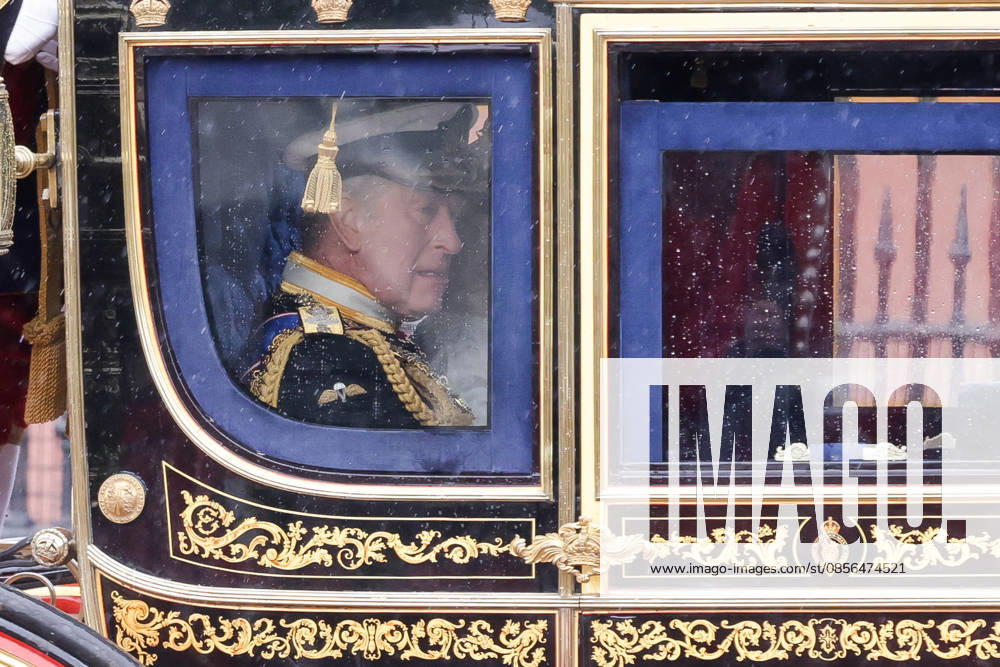 London, UK. KING CHARLES III and QUEEN CAMILLA depart Buckingham Palace in the Diamond Jubilee State Coach to House of Lords in Westminster in London for The State Opening of Parliament and The Kingâ€⠢s Speech. The Kingâ€⠢s Speech marks the formal start of the parliamentary year and sets out the government s agenda for the 2026-27 session. London UK - ZUMAl94_ 20260513_zaf_l94_034