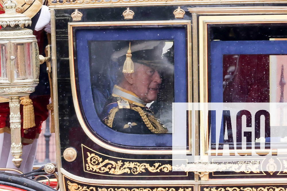 London, UK. KING CHARLES III and QUEEN CAMILLA depart Buckingham Palace in the Diamond Jubilee State Coach to House of Lords in Westminster in London for The State Opening of Parliament and The Kingâ€⠢s Speech. The Kingâ€⠢s Speech marks the formal start of the parliamentary year and sets out the government s agenda for the 2026-27 session. London UK - ZUMAl94_ 20260513_zaf_l94_035