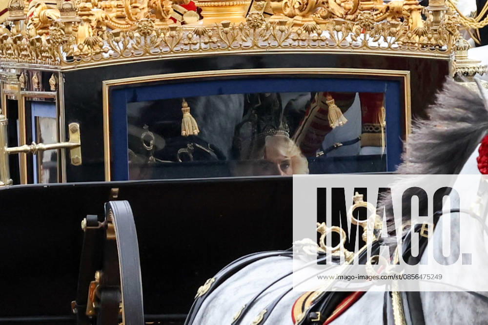 London, UK. KING CHARLES III and QUEEN CAMILLA travel along the Mall as they arrive back at Buckingham Palace after the State Opening of Parliament and The Kings Speech at the House of Lords, in Westminster, London. The Kings Speech marks the formal start of the parliamentary year and sets out the government s agenda for the 2026-27 session. London UK - ZUMAl94_ 20260513_zaf_l94_044