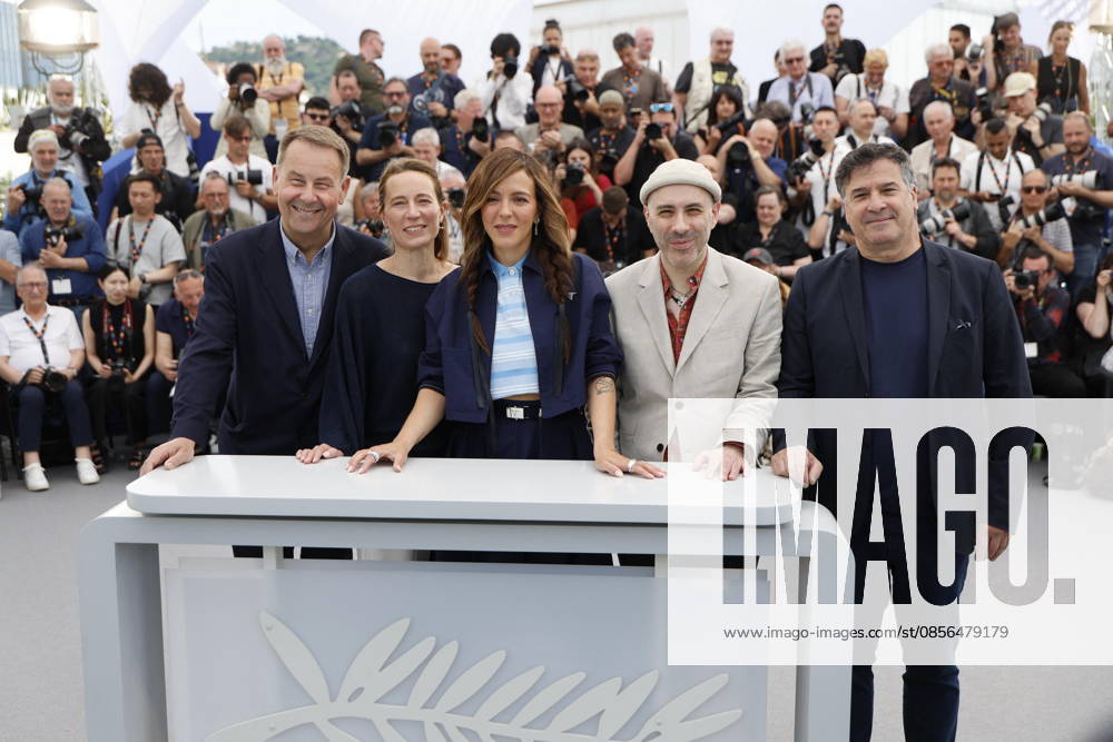 Christophe Massie, Marine Francen, Monia Chokri présidente du jury , Cédric Coppola et Michel Benjamin au photocall du jury Caméra dOr lors du 79ème Festival International du Film de Cannes, France, le 13 mai 2026 Jacovides Moreau Bestimage Camera DOr Jury photocall at the 79th annual Cannes Film Festival at Palais des Festivals on May 13, 2026 in Cannes, France Cannes France