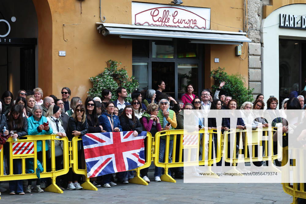 The Princess of Wales Visits Reggio Emilia in Northern Italy - Day One 13 05 2026. Reggio Emilia, Italy. The Princess of Wales was welcomed to the city at Reggio Emilias Town Hall. The Princess was formally met by Mayor Marco Massari before proceeding inside to his office for an official meeting with the citys civic leaders. Her Royal Highness then moved into the Piazza Camillo Prampolini, where she greeted members of the local community., Credit:Pete Maclaine B66 Avalon Italy, Emilia-Romagna, Reggio Emilia
