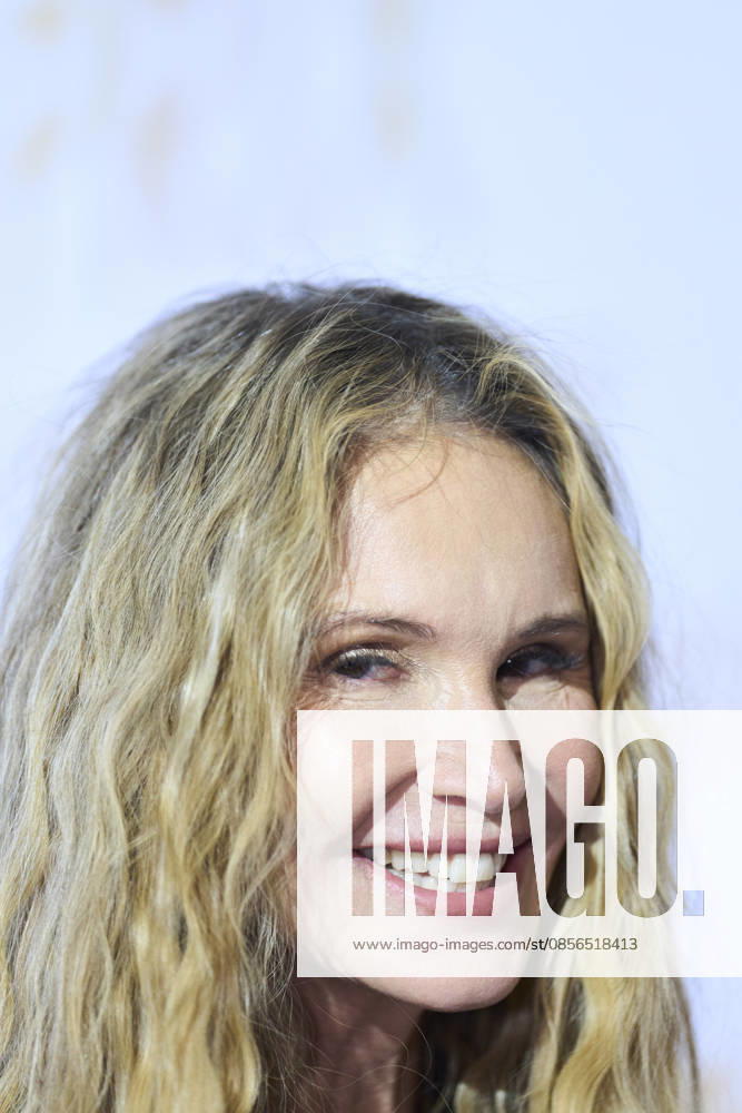 Elle Macpherson attends Prix dÃ¢â‚¬â ¢Excellence de la Beaute red carpet at Real Casino on May 13, 2026 in Madrid, Spain Madrid Spain - ZUMAg15_ 20260513_zaf_g15_071