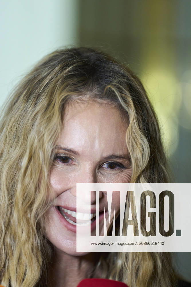 Elle Macpherson attends Prix dâ€⠢Excellence de la Beaute red carpet at Real Casino on May 13, 2026 in Madrid, Spain Madrid Spain - ZUMAg15_ 20260513_zaf_g15_073