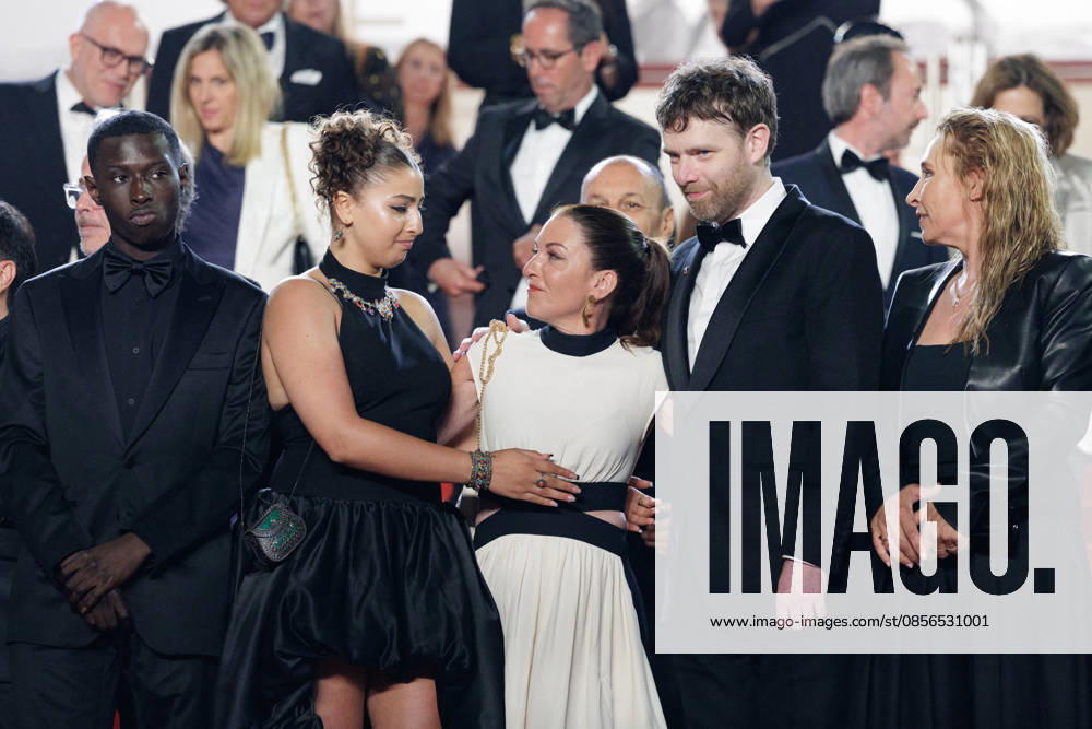 Diamadoua Sissoko, Emma Boumali, Mickaëlle Paty sister of Samuel Paty , Antoine Reinartz, Emmanuelle Bercot Descente des marches du film Labandon lors du 79ème Festival International du Film de Cannes, le 13 mai 2026 Olivier Borde Bestimage People leaving the red carpet for Forsaken at the 79th Cannes International Film Festival on May 13, 2026 Cannes France