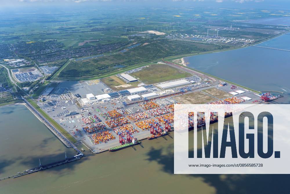 Europa, Deutschland, Niedersachsen, Wilhelmshaven, Jade-Weser-Port, Tiefwasserhafen, Container, Terminal, Jadebusen, Nordsee, Luftbild, Luftansicht, Luftaufnahme, Landschaft, Megaport, Kaje, JWP, Hafenkaje, Meer, Kajenanlage, Sandaufspülungen, Containerterminal, Anlegezone, Hafenbetrieb, Eurogate, Eurogate Container Terminal Wilhelmshaven, ECTW Europe, Germany, Lower Saxony, Wilhelmshaven, Jade-Weser Port, deep water port, container, terminal, jade bay, North Sea, aerial view, aerial view, landscape, megaport, quay, JWP, harbour quay, sea, quay, sand flushing, container terminal, port operation, Eurogate, Eurogate Container Terminal Wilhelmshaven, ECTW