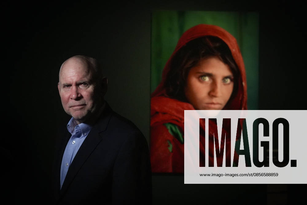 Presentation of the exhibition Icons with photographer Steve McCurry Photographer Steve McCurry during the presentation of the exhibition Icons by photographer Steve McCurry, on May 14, 2026, in Barcelona, Catalunya Spain The retrospective brings together more than 150 large format images, including the famous portrait of the Afghan girl It will be open until September 6, Monday to Sunday, with general admission at 16 euros 14 MAY 2026 PHOTOGRAPHIC EXHIBITION Barcelona, Catalunya Barcelona, Catalunya Spain
