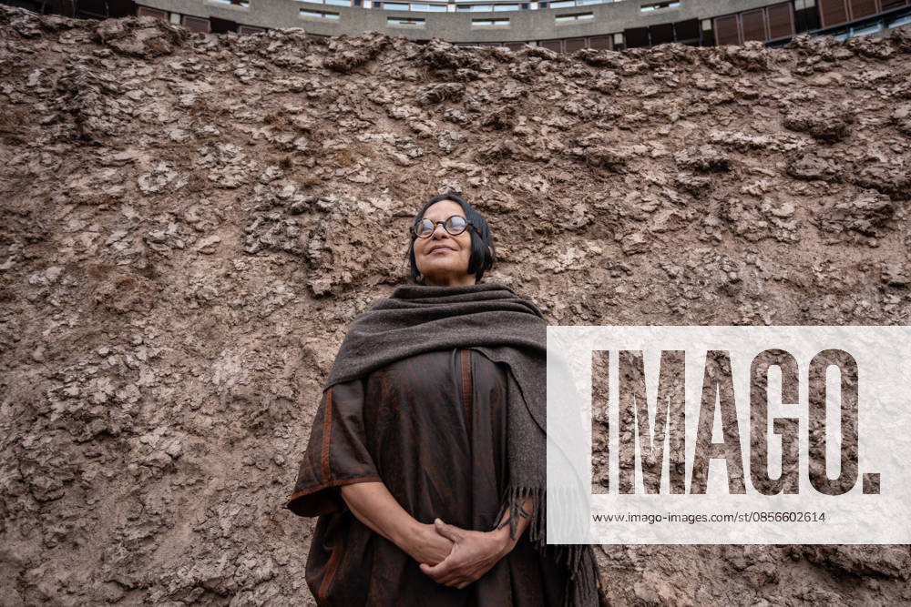 Delcy Morelos: origo at the Barbican Sculpture Court, London, UK 14 May 2026 Colombian artist Delcy Morelos poses with her sculpture origo at the Barbican Sculpture Court, London, UK, on 14 May 2026. The giant earthen sculpture spans roughly 24 x 18 metres and is hand-built with several tonnes of soil and aromatic spices including cinnamon and coffee, initially inspired by the architecture of the Yanomami people of the Amazon, on view from 15 May until 31 July 2026., Credit:Pete Speller Avalon
