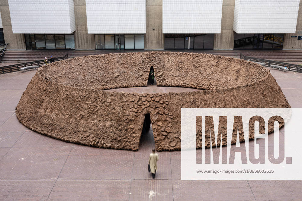 Delcy Morelos: origo at the Barbican Sculpture Court, London, UK 14 May 2026 origo, a monumental earthen sculpture by Colombian artist Delcy Morelos, on display at the Barbican Sculpture Court, London, UK, on 14 May 2026. The work spans roughly 24 x 18 metres and is hand-built with several tonnes of soil and aromatic spices including cinnamon and coffee, marking the first large-scale artistic commission in the Sculpture Court in ten years, on view from 15 May until 31 July 2026., Credit:Pete Speller Avalon