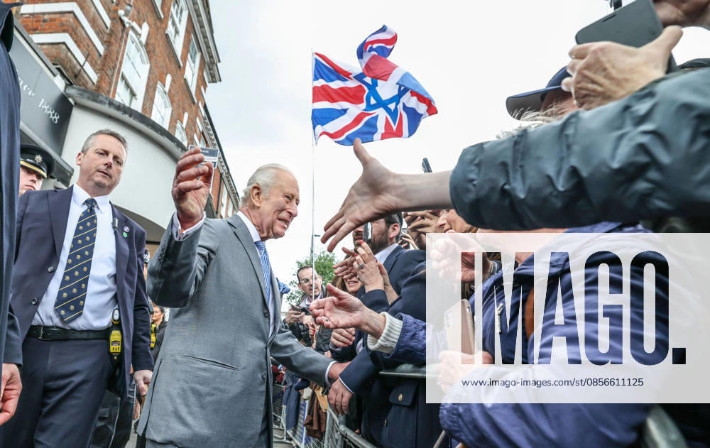 King Charles in Golders Green King Charles greets local residents in Golders Green in North London following the attack on Jewish residents., Credit:Richard Pohle PA ROTA - B68 Avalon