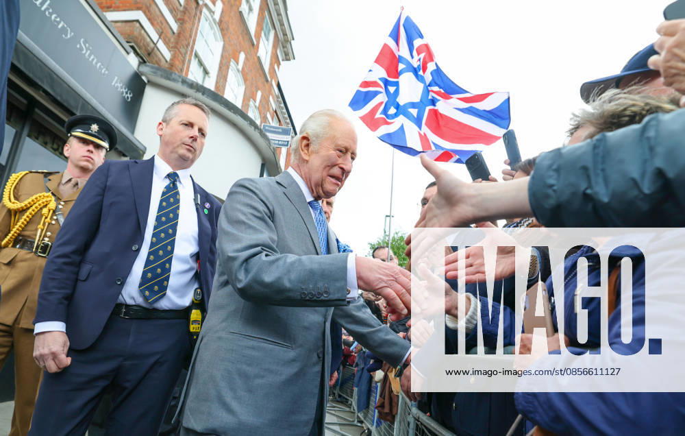 King Charles in Golders Green King Charles greets local residents in Golders Green in North London following the attack on Jewish residents., Credit:Richard Pohle PA ROTA - B68 Avalon