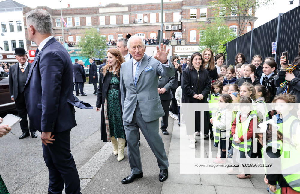King Charles in Golders Green King Charles greets local residents in Golders Green in North London following the attack on Jewish residents., Credit:Richard Pohle PA ROTA - B68 Avalon