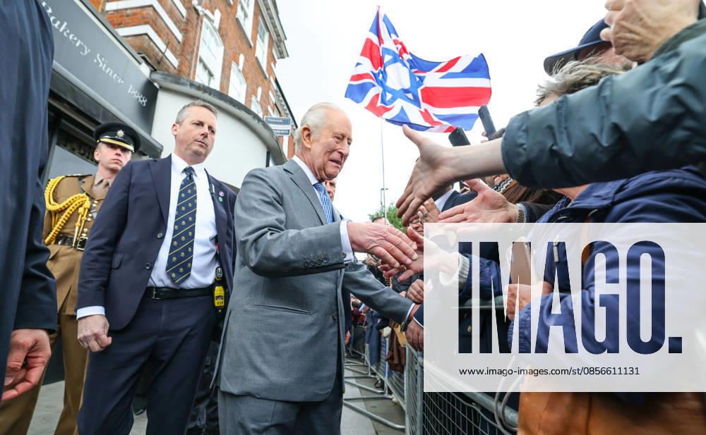 King Charles in Golders Green King Charles greets local residents in Golders Green in North London following the attack on Jewish residents., Credit:Richard Pohle PA ROTA - B68 Avalon
