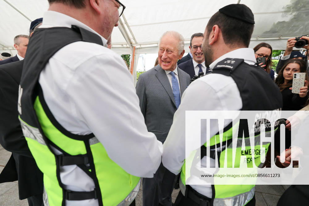 King Charles in Golders Green King Charles meets members of the Shomrin Jewish security group who helped apprehend the man who was attacking people with a knife in Golders Green in North London following the attack on Jewish residents there two weeks ago, Credit:Richard Pohle PA ROTA - B68 Avalon Golders Green