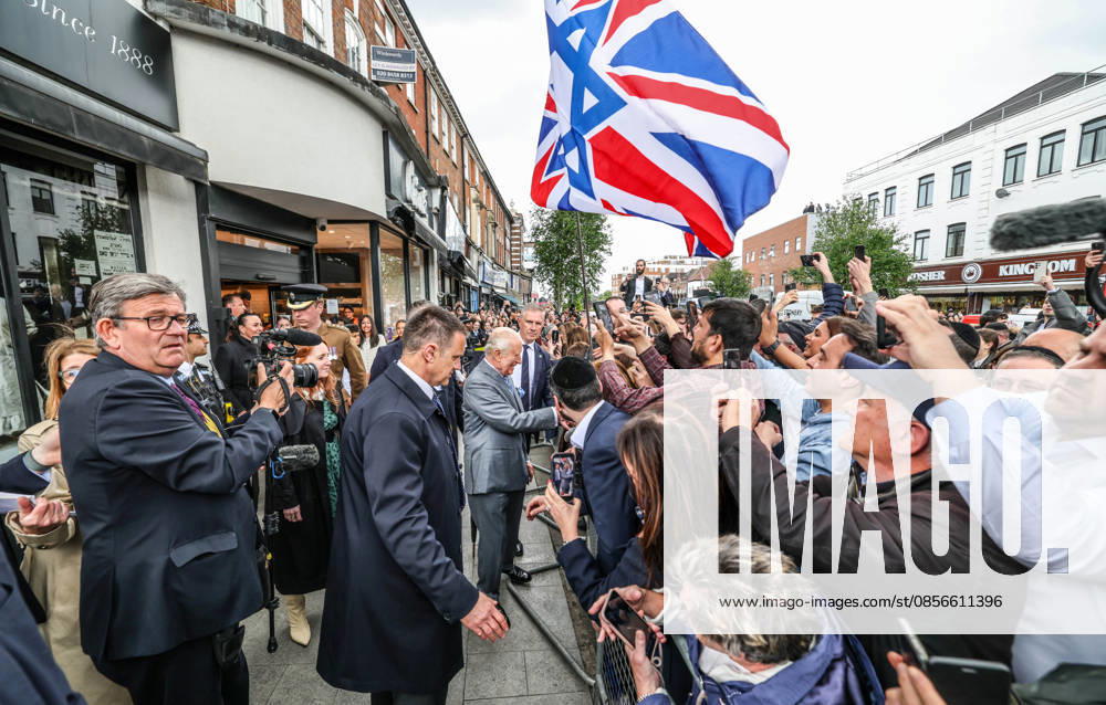 King Charles in Golders Green King Charles greets local residents in Golders Green in North London following the attack on Jewish residents., Credit:Richard Pohle PA ROTA - B68 Avalon