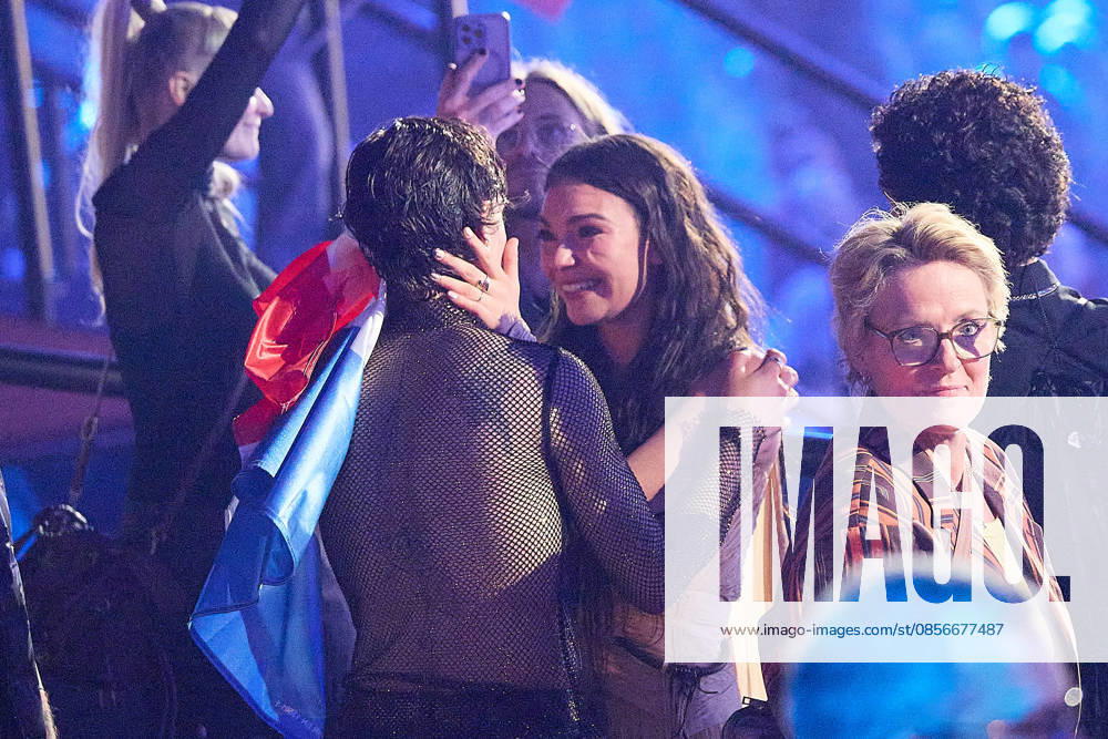 Vienna 14 05 2026 Eurovision Song Contest Vienna Vienna Vienne 2026 Live Show 2 Semi Final Live Show Second Semi Final En directe deuxième demi finale P H O T O the eliminated Eva Marija Luxembourg is consoled by Søren Torpegaard Lund L Denmark Eva Marija Luxembourg , who has been eliminated, is being consoled by Sør