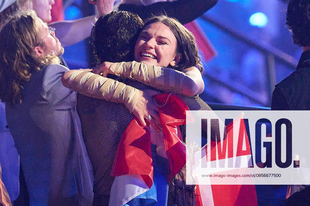 Vienna 14 05 2026 Eurovision Song Contest Vienna Vienna Vienne 2026 Live Show 2 Semi Final Live Show Second Semi Final En directe deuxième demi finale P H O T O the eliminated Eva Marija Luxembourg is consoled by Søren Torpegaard Lund L Denmark Eva Marija Luxembourg , who has been eliminated, is being consoled by Sør