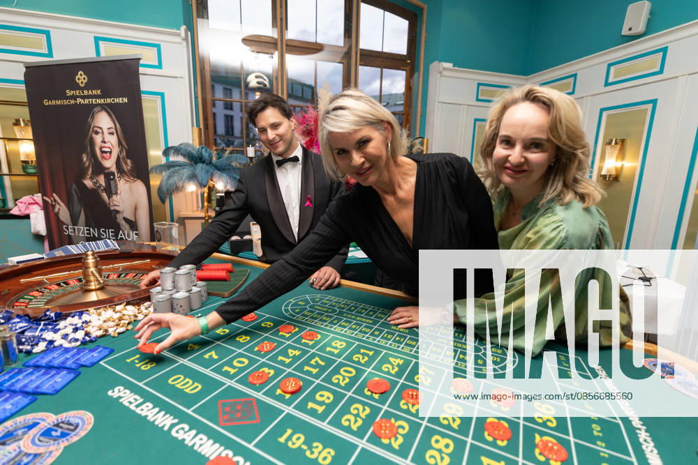 At the roulette table Babara Klein with Irmgard Strobl Molkerei Andechser , Welcome evening of Pferd International Munich in the event location The Resi at Viktualienmarkt in Munich