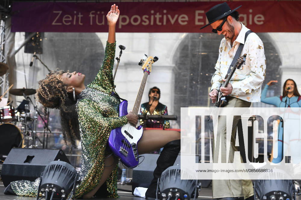 Nik West live at enercity swinging hannover 2026 on the Platz der Menschrechte in front of Hanovers New Town Hall, 14 05 2026 Foto:xC.xNiehausx xFuturexImagex enercity_6534