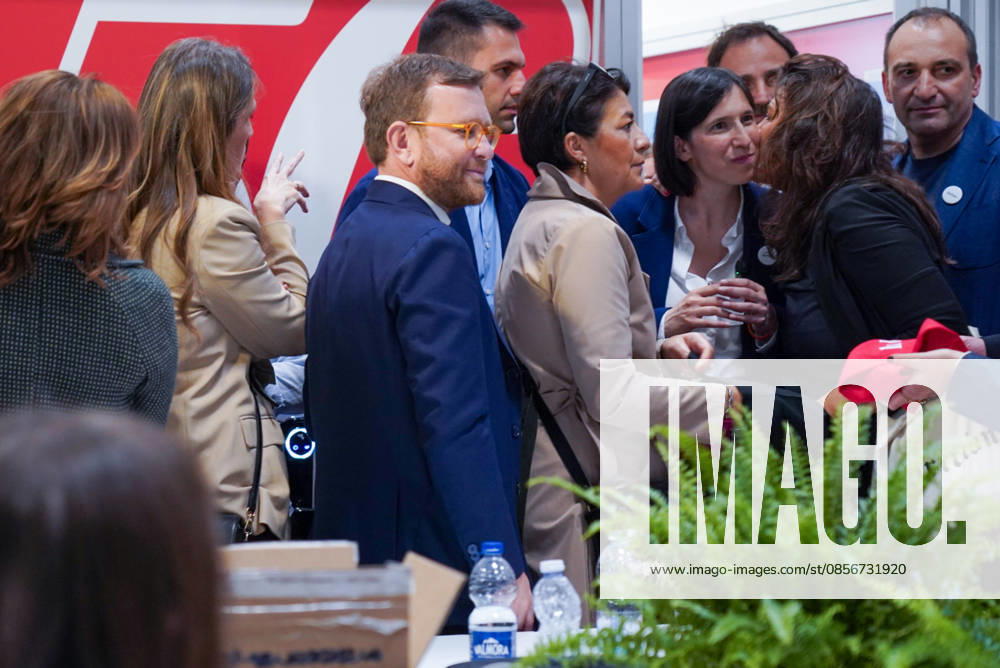 Democratic Party Secretary Elly Schlein visits Repubblica s stand at the Arena Robinson during the International Book Fair. Turin, May 15, 2026 Turin Italy - ZUMAa289 20260515_zia_a289_038