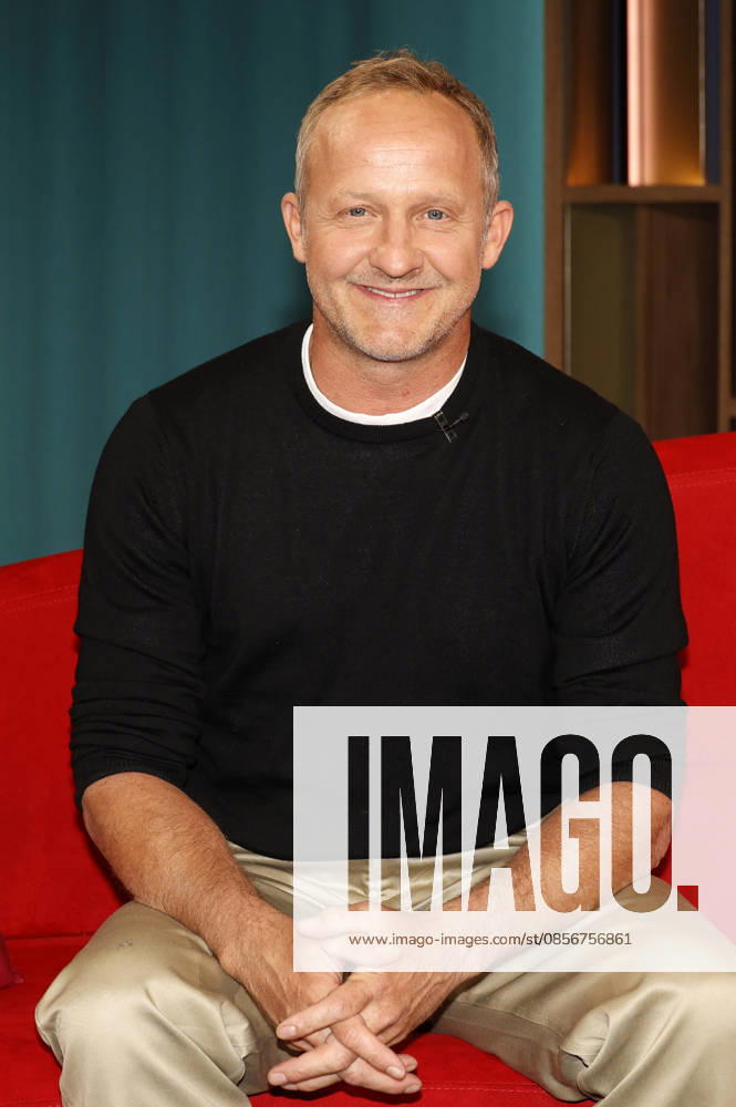 Maximilian Brückner on the NDR news and talk show DAS Rote Sofa in the NDR television studio Lokstedt Hamburg, 15 05 2026 Foto:xH.xHartmannx xFuturexImagex brueckner_6506