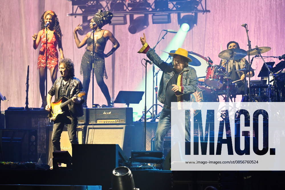 Music Concert - Zucchero - BAILA (sexy thing) 25th - Under the Moonlight Zucchero playing in Mantova during Zucchero - BAILA (sexy thing) 25th - Under the Moonlight, Music Concert in Mantova, Italy, May 15 2026 Mantova PalaUnical Italy