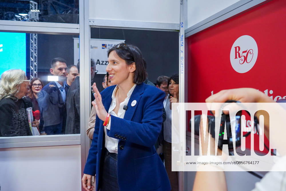 Democratic Party Secretary Elly Schlein visits Repubblica s stand at the Arena Robinson during the International Book Fair. Turin, May 15, 2026 Turin Italy - ZUMAa289 20260515_zia_a289_032
