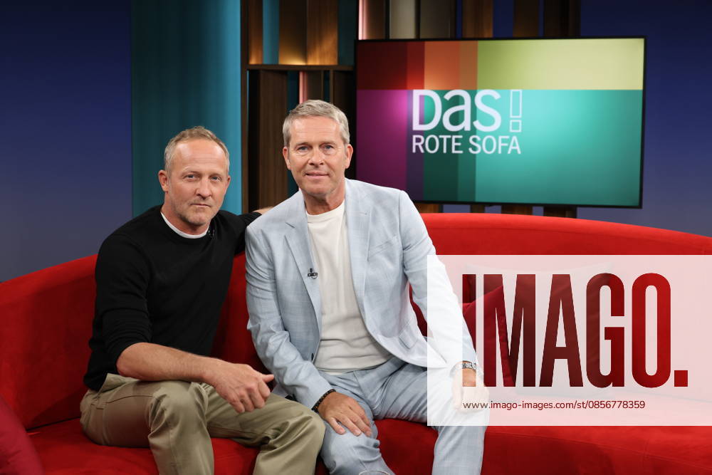 Maximilian Brückner, actor, guest on the television program DAS Rote Sofa, a live talk show on Norddeutscher Rundfunk, on the right presenter Hinnerk Baumgarten, photo session on 15 5 2026 in the NDR television studio in Hamburg Lokstedt
