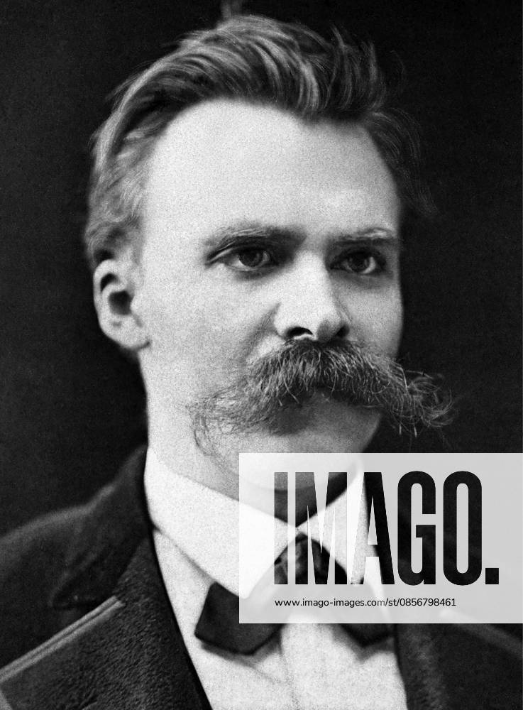 Friedrich Nietzsche fotografiert von Friedrich Hermann Hartmann ca. 1875, Schweiz Friedrich Nietzsche (15.10. 1844 - 25.8.1900) war ein bedeutender deutscher Philosoph und Philologe des 19. Jahrhunderts. Als er 1879 in die Schweiz Umzug wurde er auf seinen eigenen Wunsch staatenlos und blieb in diesem Status bis an sein Lebensende. Seit etwa 1889 litt Nietzsche zunehmend an einer psychischen Krankheit. Heute vermutet man, daß er die seltene Erbkrankheit CADASIL hatte, die zu kleinen Schlaganfällen und schließlich zu psychischen Problemen führten. Nietzsche wurde nur 55 Jahre alt. Er gilt als einer der Wegbereiter und Vordenker der modernen Philosophie. In seinen Werken übte er scharfe Kritik, an Moral und Religion sowie den Wissenschaften