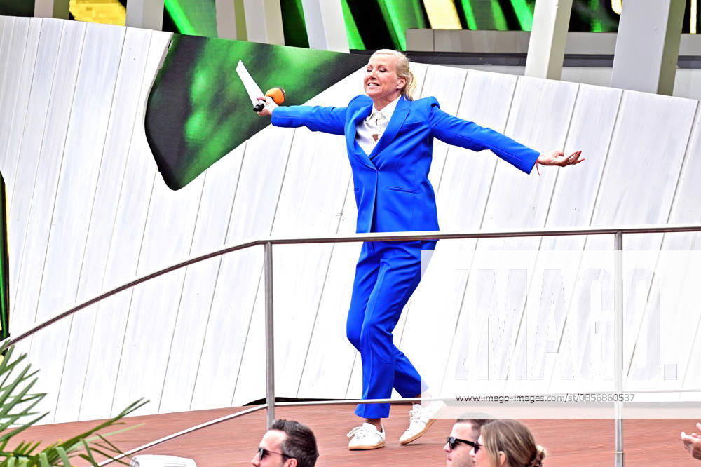 ZDF Fernsehgarten presenter Andrea Kiwi Kiewel during the ZDF entertainment show Fernsehgarten on 17 05 2026 in Mainz 20260517MWI122164