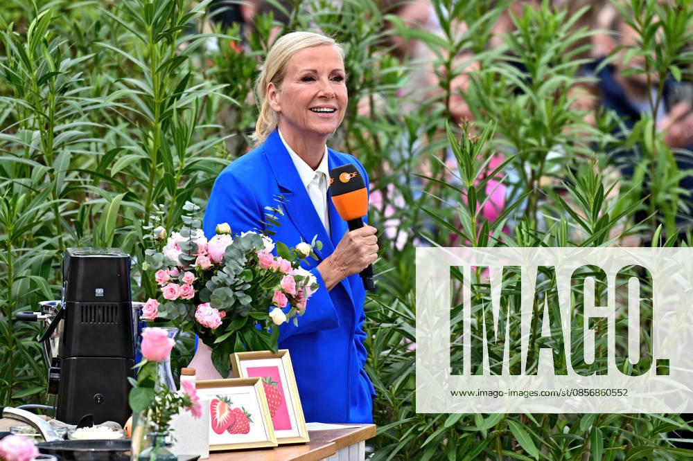 ZDF Fernsehgarten presenter Andrea Kiwi Kiewel during the ZDF entertainment show Fernsehgarten on 17 05 2026 in Mainz 20260517MWI122297