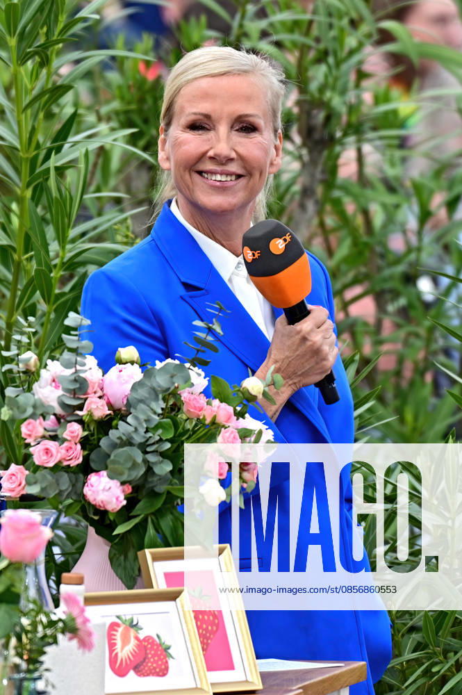 ZDF Fernsehgarten presenter Andrea Kiwi Kiewel during the ZDF entertainment show Fernsehgarten on 17 05 2026 in Mainz 20260517MWI122300