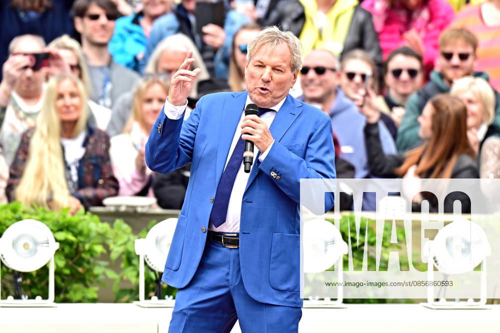 ZDF Fernsehgarten singer Bernhard Brink during the ZDF entertainment show Fernsehgarten on 17 05 2026 in Mainz 20260517MWI122356