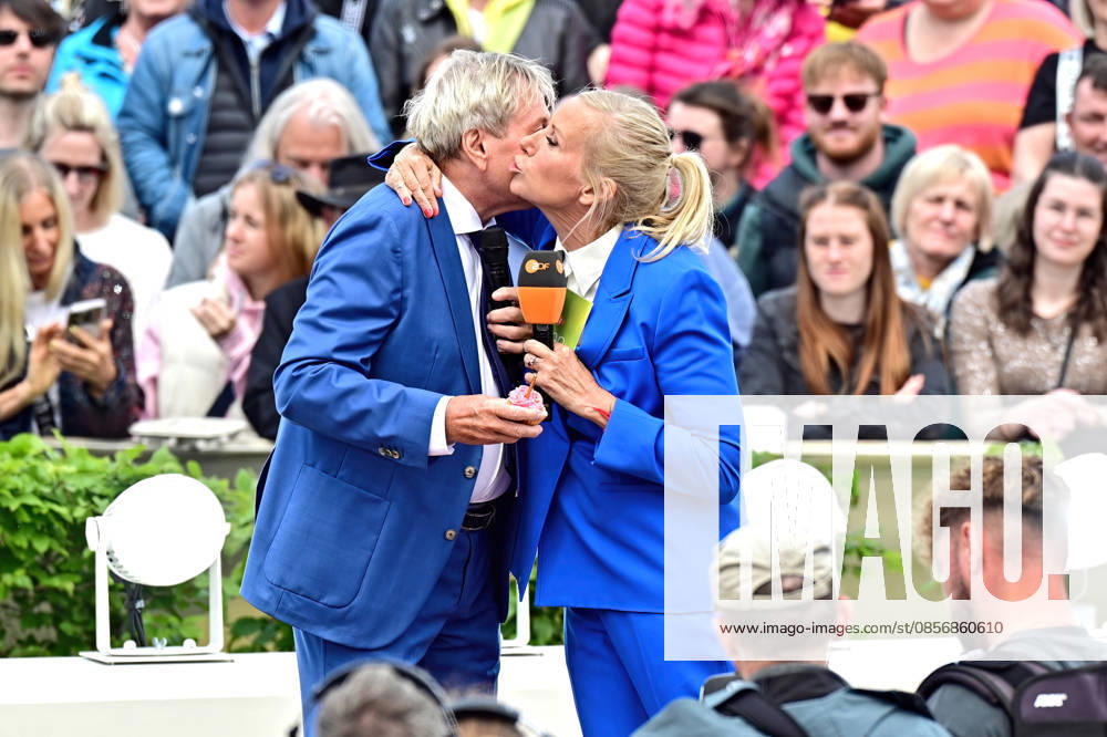 ZDF Fernsehgarten presenter Andrea Kiwi Kiewel and singer Bernhard Brink during the ZDF entertainment show Fernsehgarten on 17 05 2026 in Mainz 20260517MWI122533